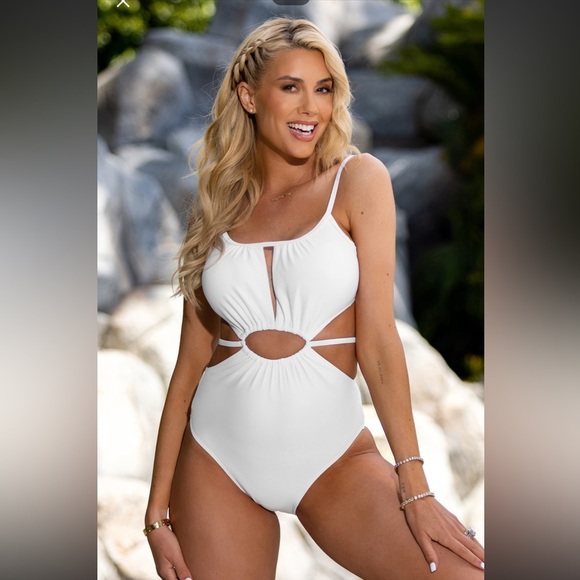 White one-piece cutout swim from Cupshe size Medium - Picture 2 of 9